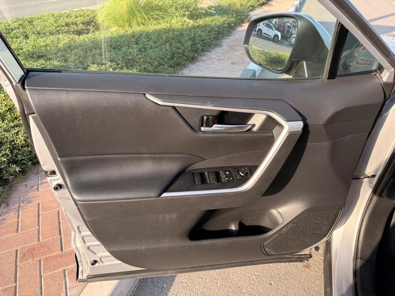 Toyota RAV4 Hybrid XLE 2.5L