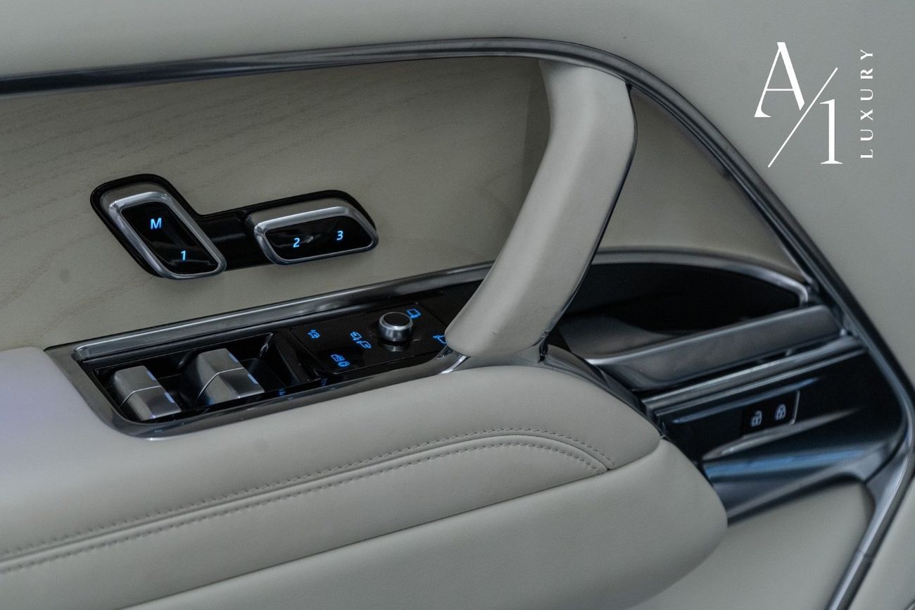 لاند روفر رينج روفر 2023  Range Rover SV, Full Option, Low Kms, Excellent Condition, European Spec