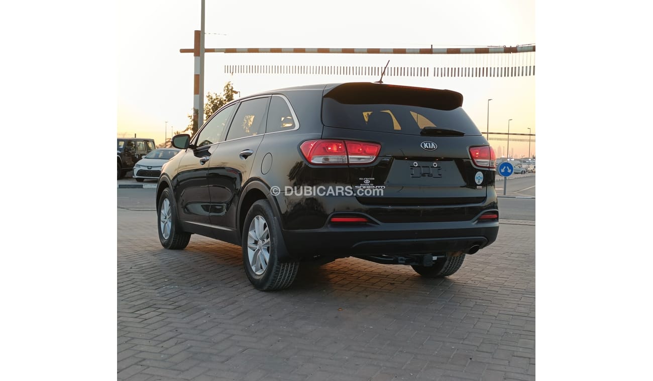 كيا سورينتو 2.4L Petrol, Leather Seats, Quatro fog lamps, Excellent Working Condition (LOT # 299872)