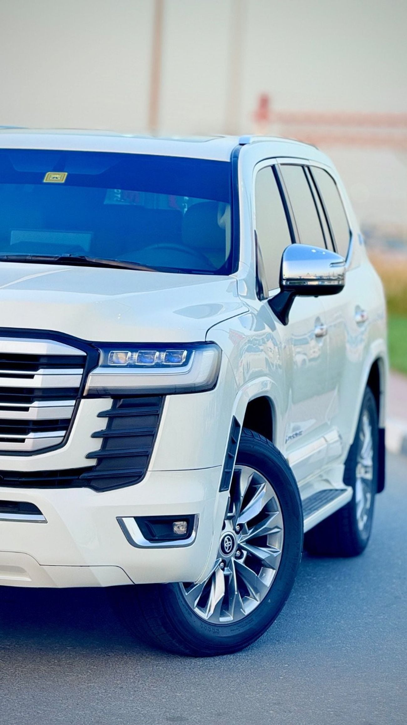 تويوتا لاند كروزر 2015 FACELIFTED 2025 WITH INTERIOR AND EXTERIOR FULL OPTION V6 GCC SPECIFICATION