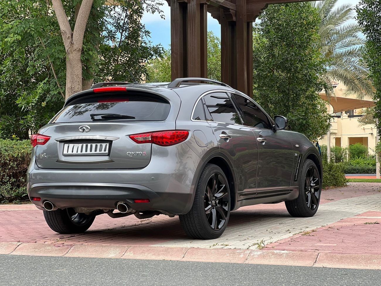 Infiniti QX70 S