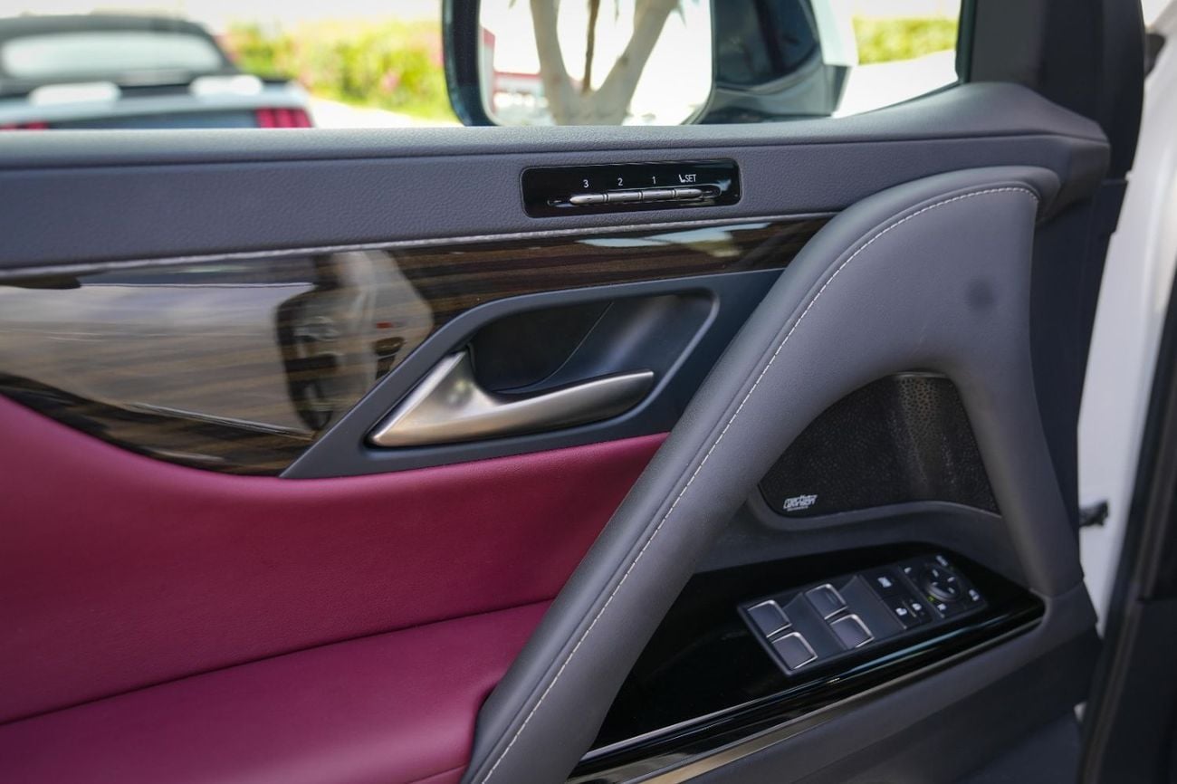 Lexus LX 600 SIGNATURE 2024!! LOW MILEAGE!! WARRANTY AND SERVICE CONTRACT FROM AL FUTTAIM