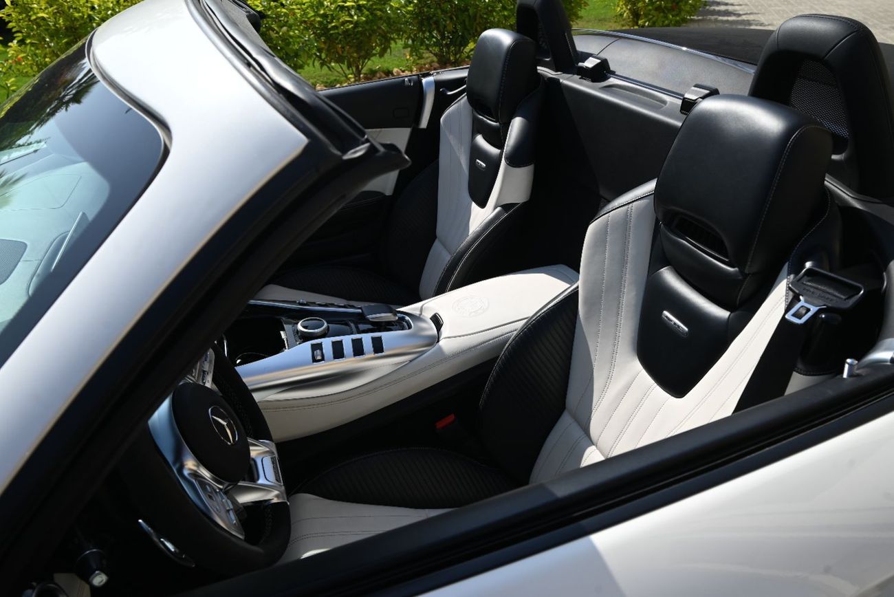 Mercedes-Benz AMG GT EMI 5999 AED - MERCEDES AMG GT 2020 - CONVERTIBLE ROOF  - V8 - LOW MILLAGE - WELL MAINTAINED