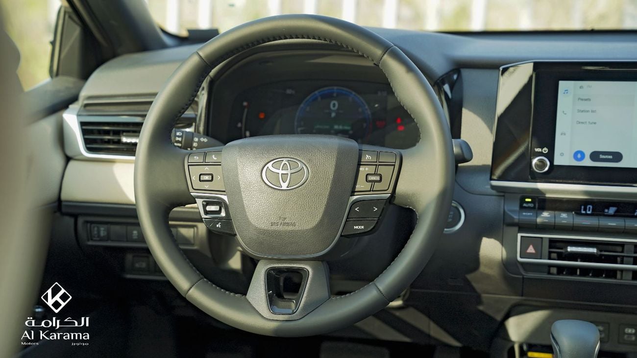 Toyota Camry LE 2.5L gasoline  | Power Seat | Rear Camera | Sun Roof | 17" Alloy Wheels | GCC Specs