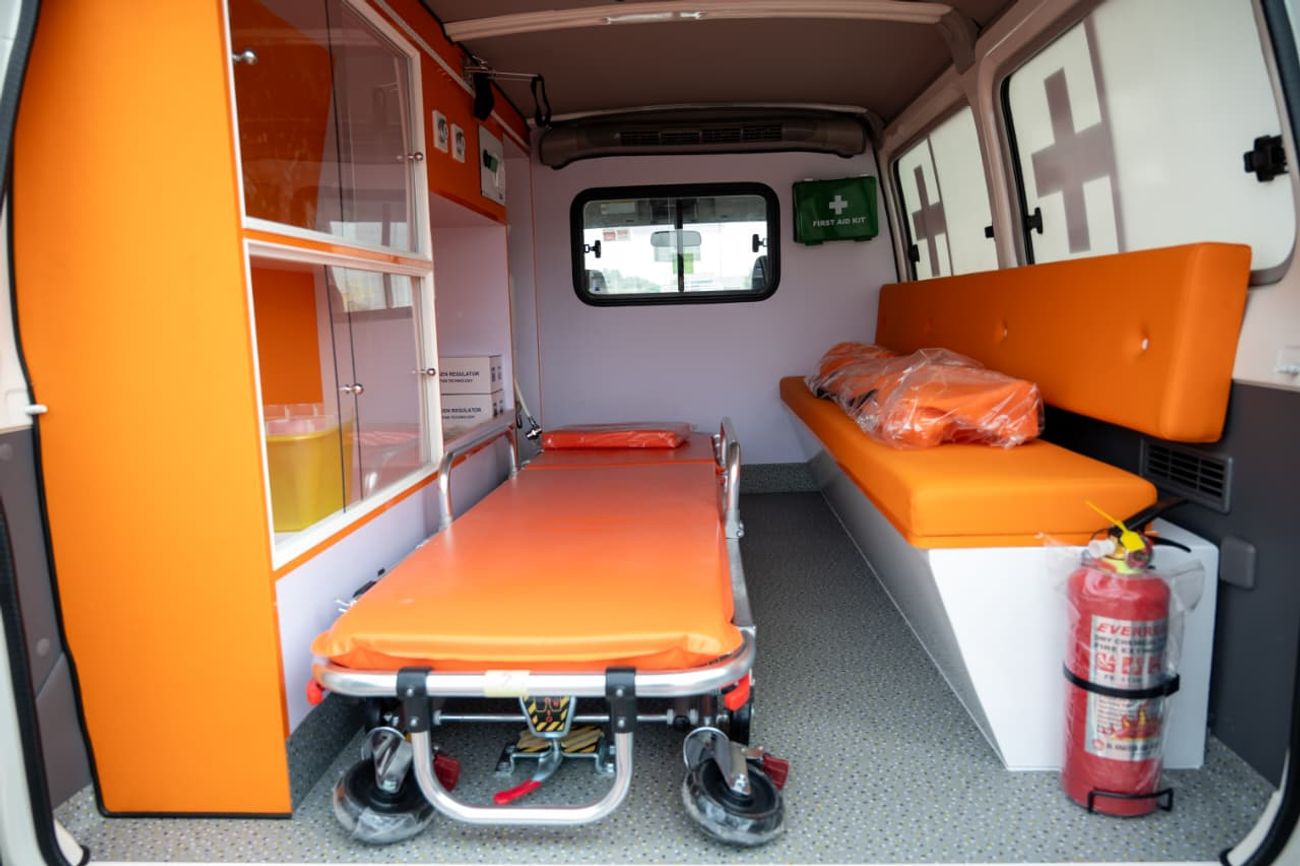 تويوتا لاند كروزر 70 LC 78 | Manual Transmission | 4.2L Diesel | 3 door | Basic Life Support Ambulance