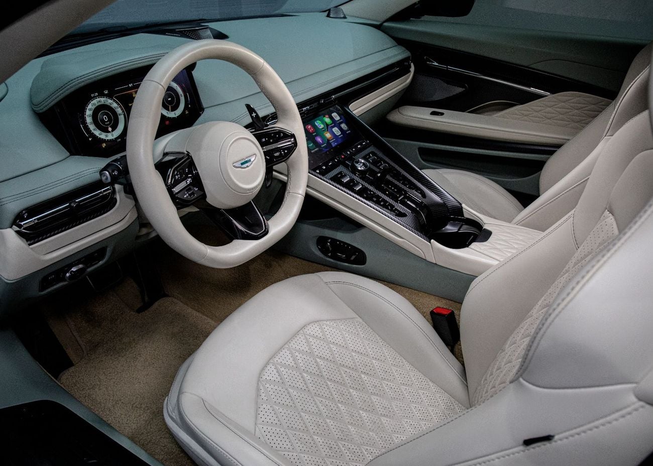 أستون مارتن DB12