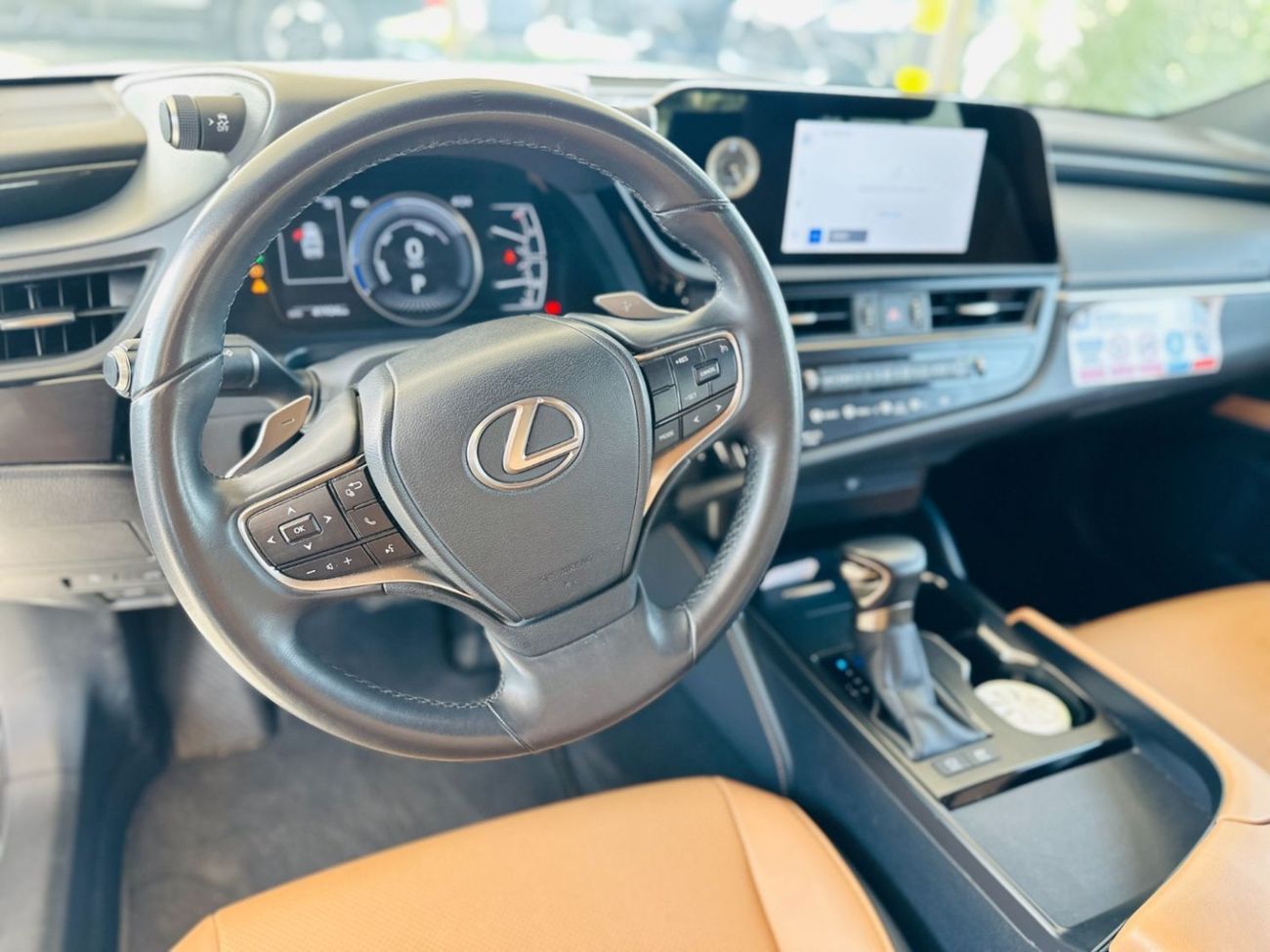 لكزس ES300h 2023 Lexus ES 300H - White inside Brown
