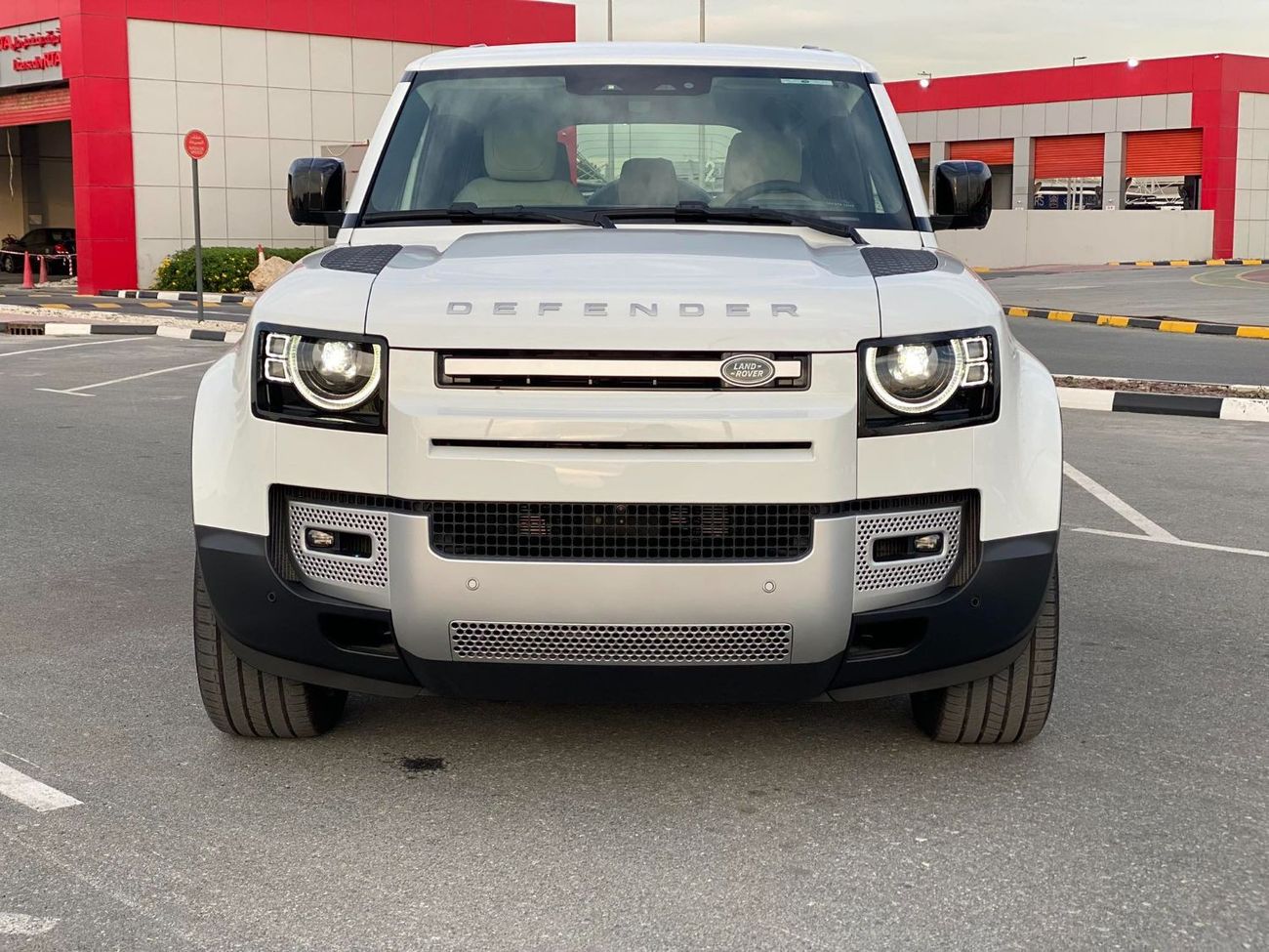 Land Rover Defender GCC SPEC UNDER WARRANTY AND SERVICE CONTRACT