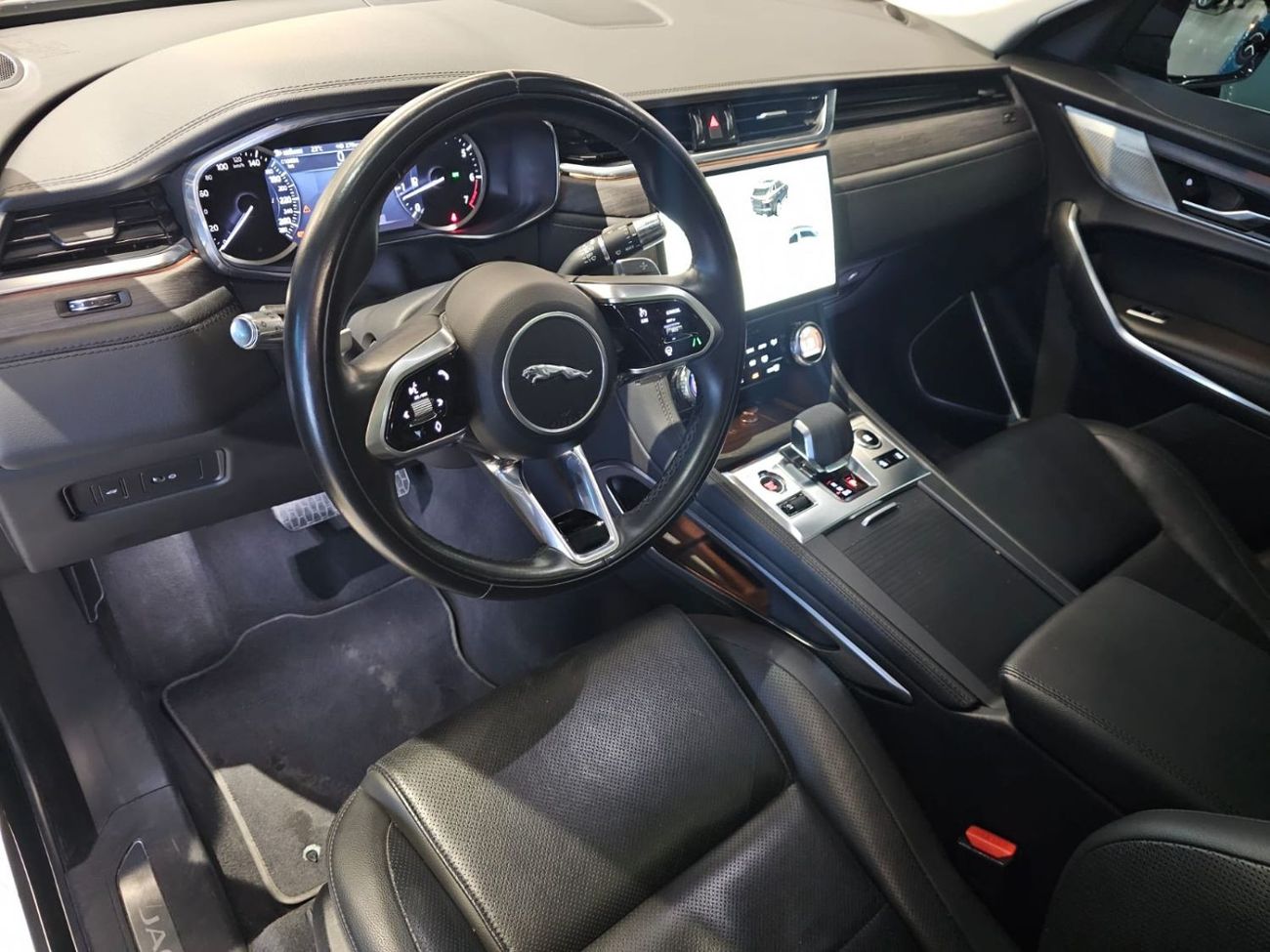 Jaguar F Pace 2022 Jaguar F-Pace R-Dynamic SE P250/10,000KM Only /Perfect Condition/No Paint