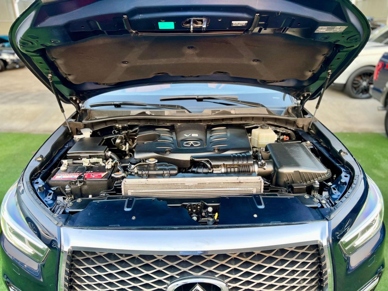 Infiniti QX80 Luxury 5.6L warranty one year bank financie available