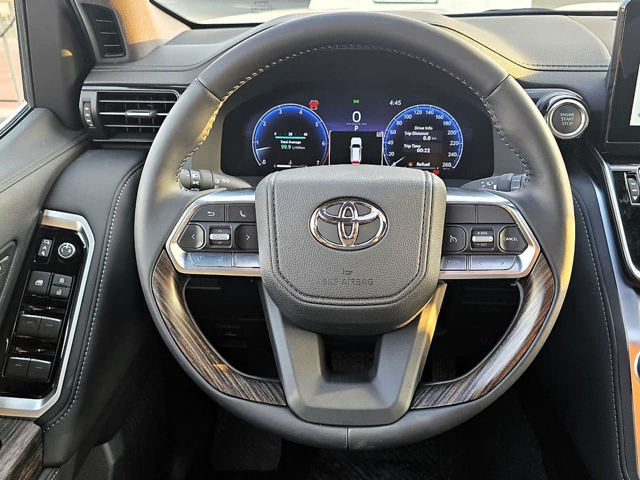 Toyota Land Cruiser VX Toyota land cruiser Vx 3.5l turbo 4*4 A/T  white /black Color 2026