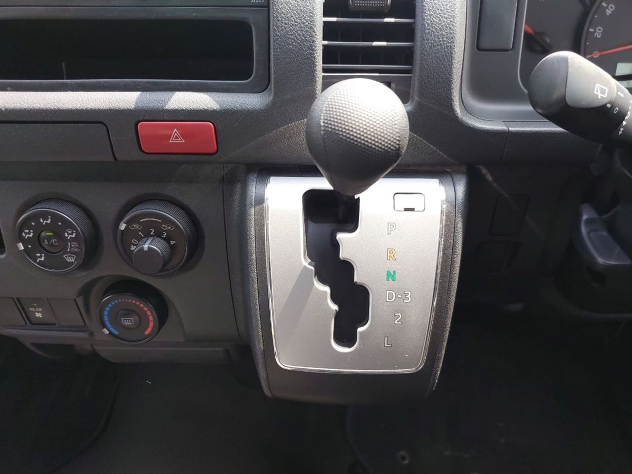 تويوتا هاياس TOYOTA HIACE WAGON VAN 2014  RHD 2.7 L PETROL AUTOMATIC (PM019787)