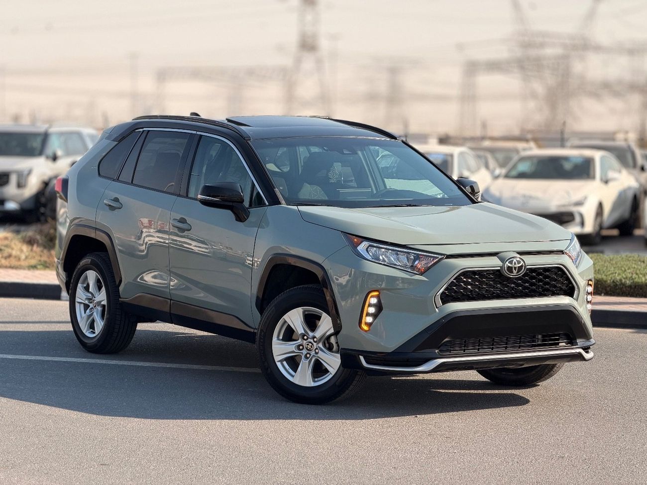 Toyota RAV4 XLE 2.5 L Full option Sunroof, push start