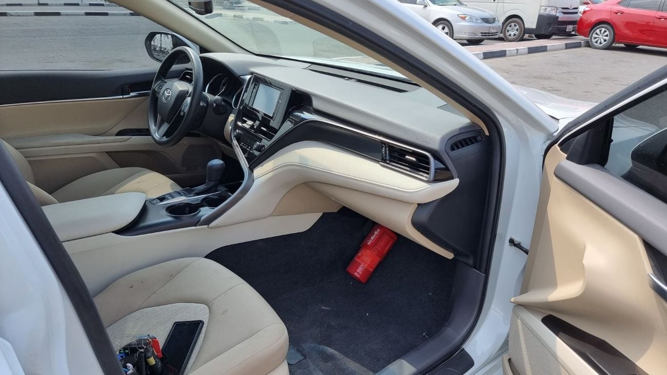 Toyota Camry LE Hybrid 2.5L