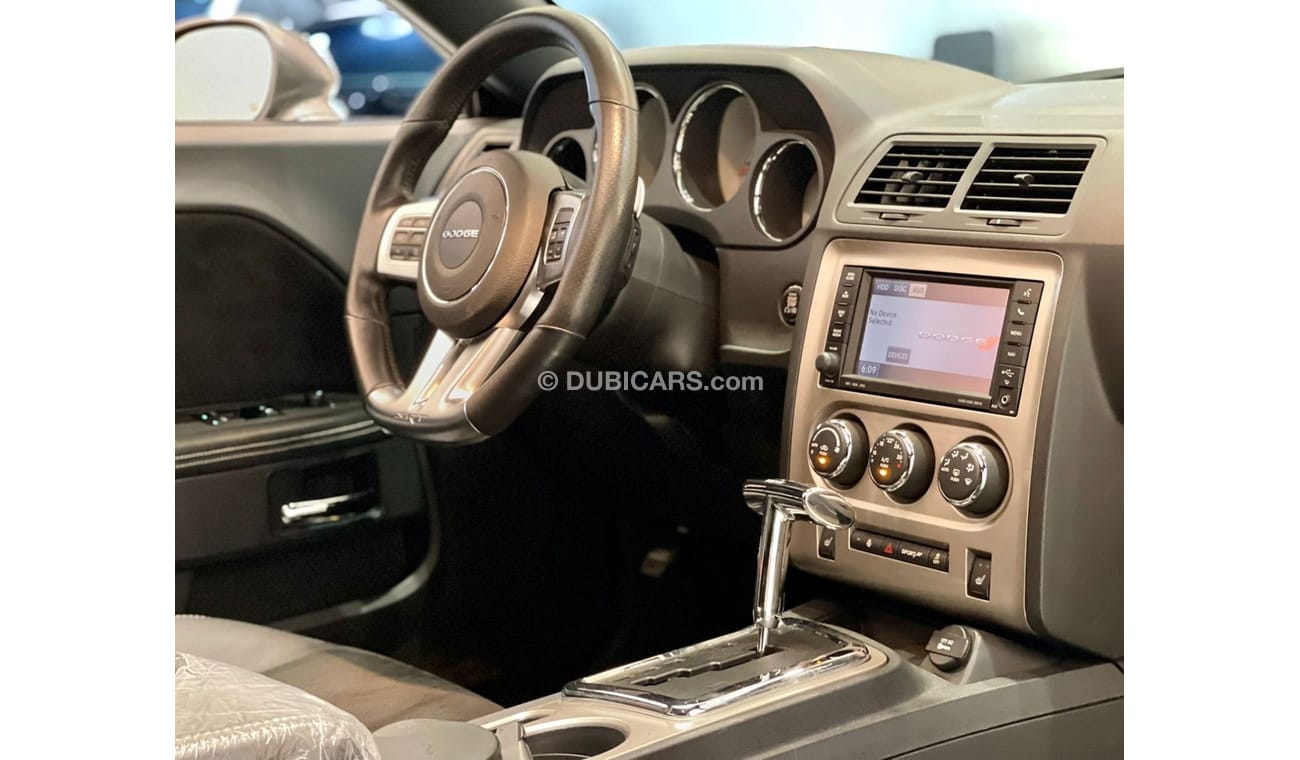 دودج تشالينجر 2012 Dodge Challenger SRT8 Scat Pack Shaker 392, Full Service History, Warranty, GCC