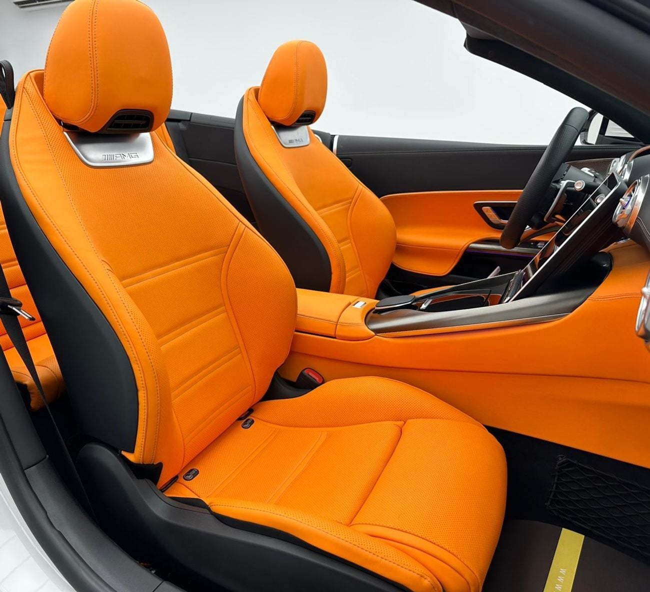 مرسيدس بنز SL 63 AMG 2024 Mercedes-Benz SL63 AMG V8 4MATIC, 2 years Warranty, Excellent Condition