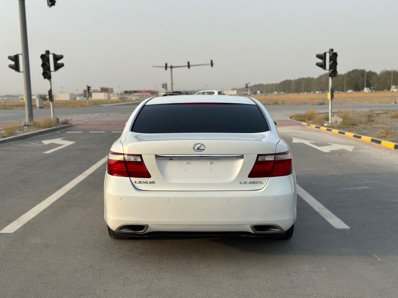 لكزس LS 460 موديل 2009 خليجي فل مواصفات كراسي جلد وفتحه وتحكم كهربي كامل ونظام صوت ممتاز وكاميرا خلفيه