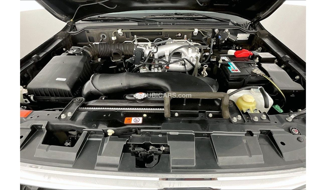 ميتسوبيشي باجيرو GLS Midline w/sunroof