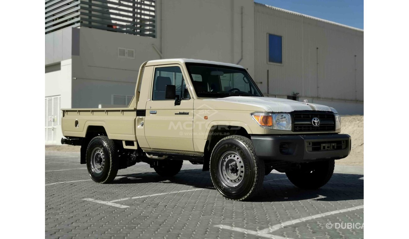 Toyota Land Cruiser Pick Up 4.0L PETROL, 16" TYRE, TRAILER COUPLING, MANUAL WINDOWS (CODE # LCSC02)