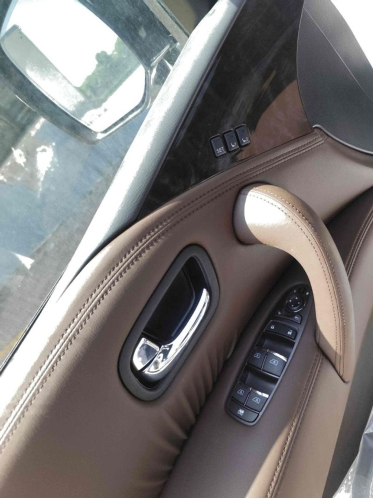 Nissan Armada NISSAN ARMADA PLATINUM V8 5.6L (400HP)