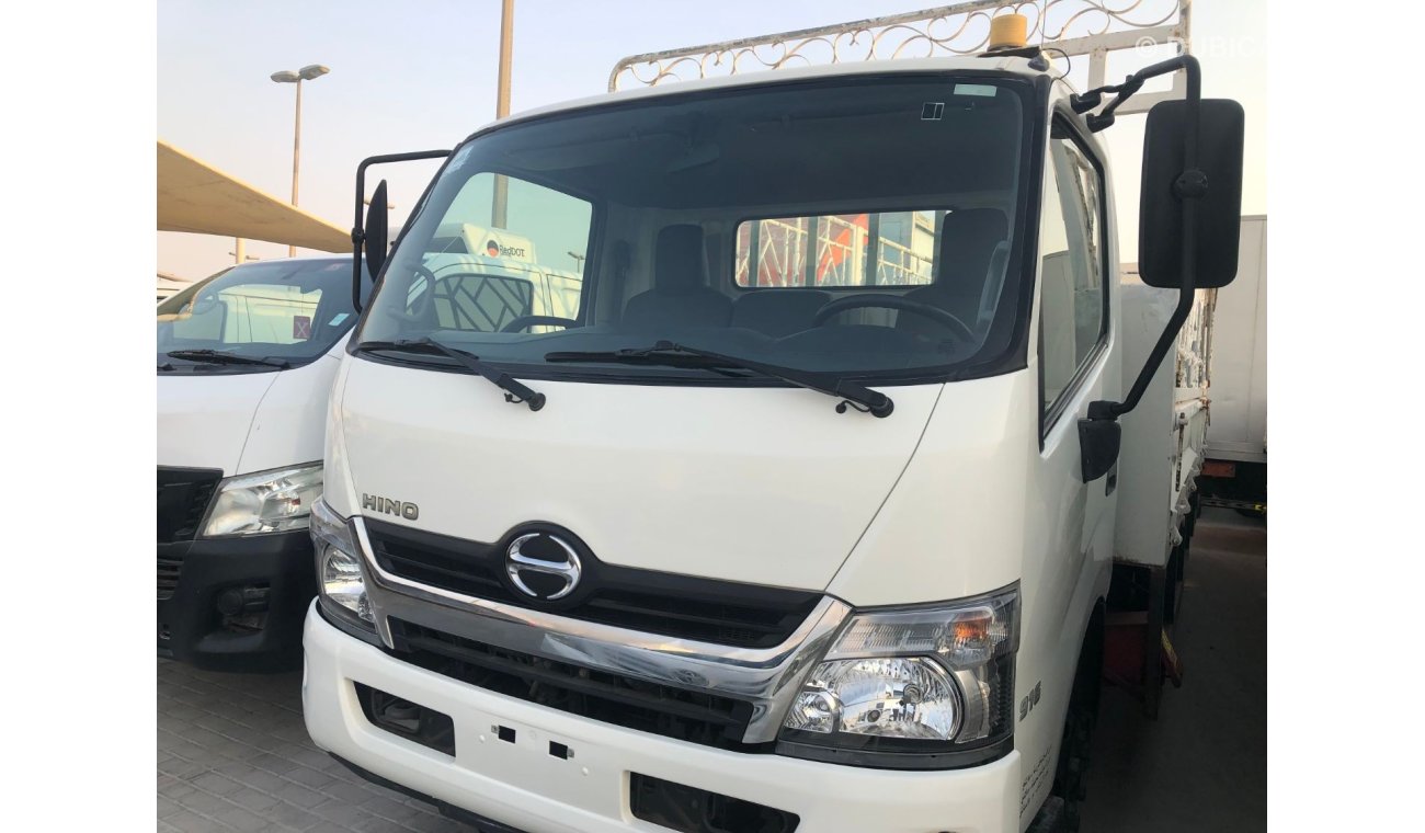 هينو 300 Hino 916 pick up, model:2017. Free of accident with low mileage