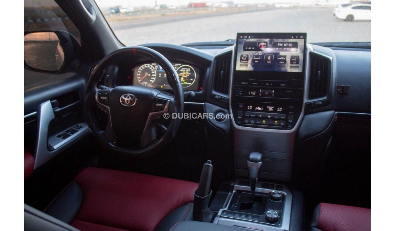 تويوتا لاند كروزر VXR