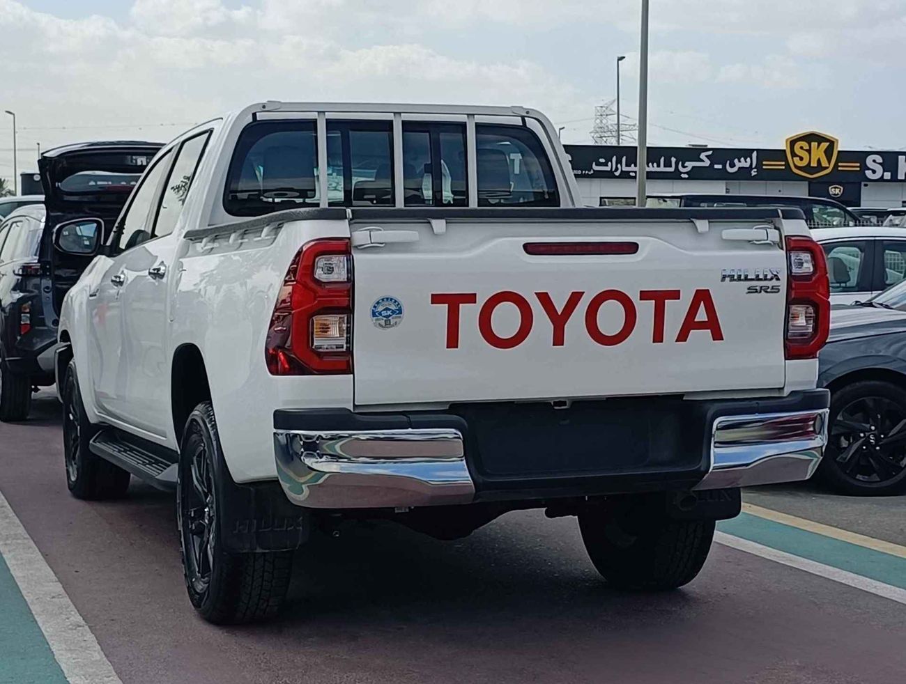 Toyota Hilux Wide Body, 2.4L Diesel, 4X4, M/T, Power lock / Windows / SPECIAL PROMOTION (CODE # HDDWMM2)