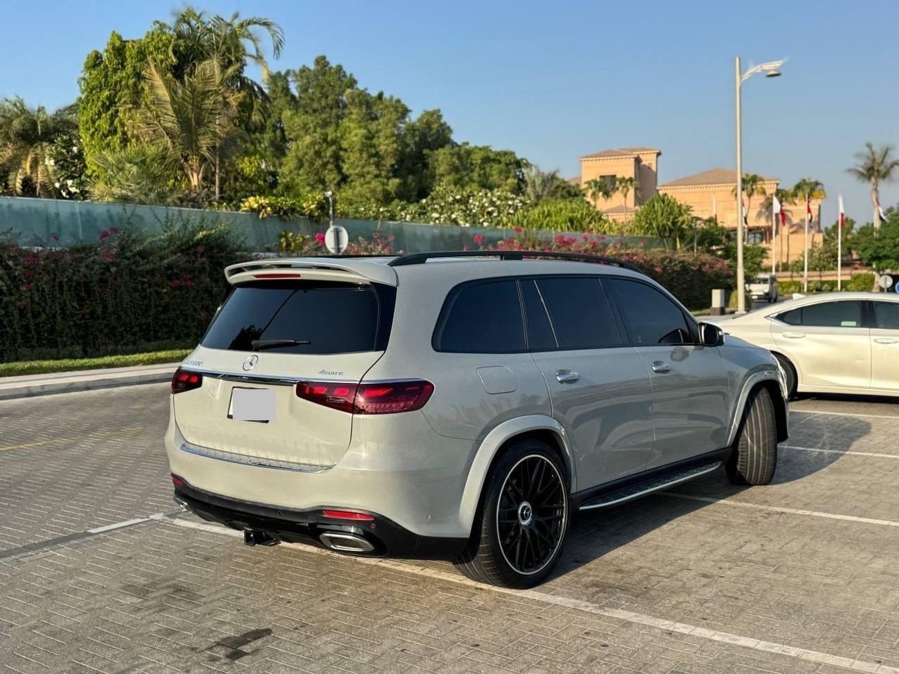 Mercedes-Benz GLS 580 Premium + 4.0L (489 HP)