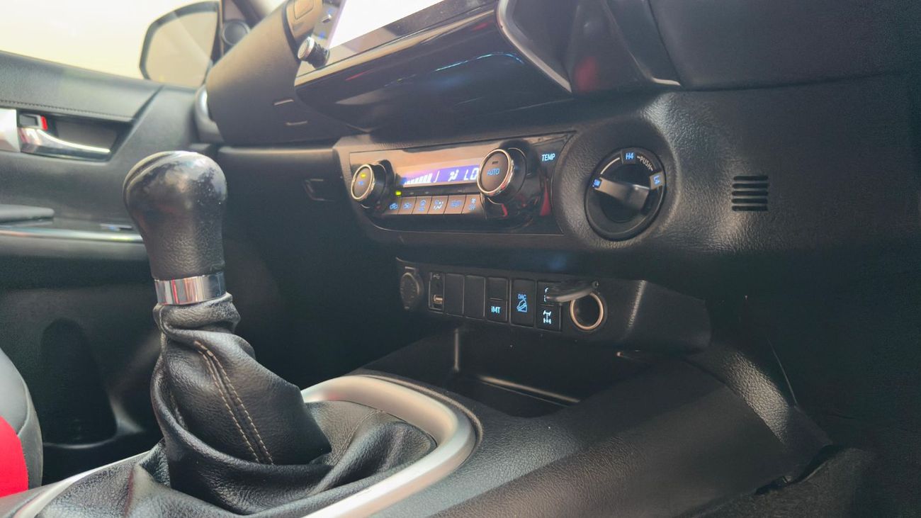 Toyota Hilux OFF-ROAD MODIFIED | MANUAL TRANSMISSION | 2.8L DIESEL ENGINE | DOUBLE CABIN | 2021