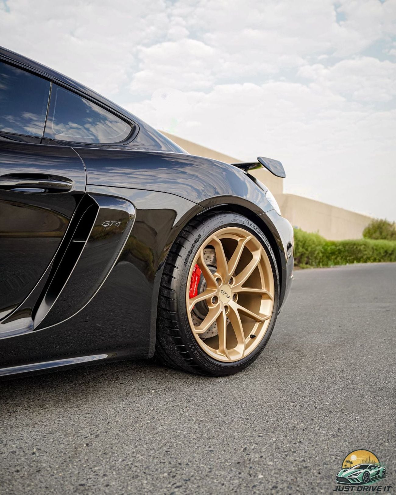 Porsche 718 Cayman GT4