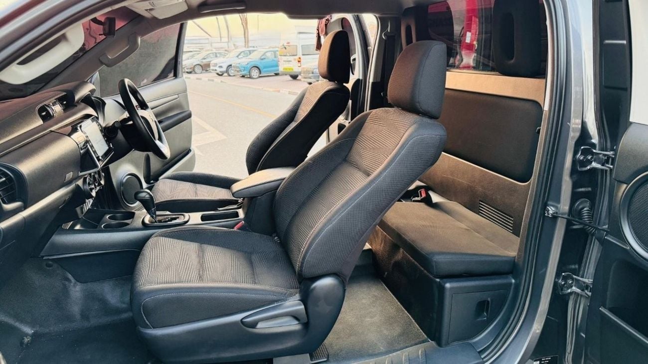 Toyota Hilux SMART CAB | 2022 | 2.8L DIESEL ENGINE |  IRON ROLL BAR | 4 X 4