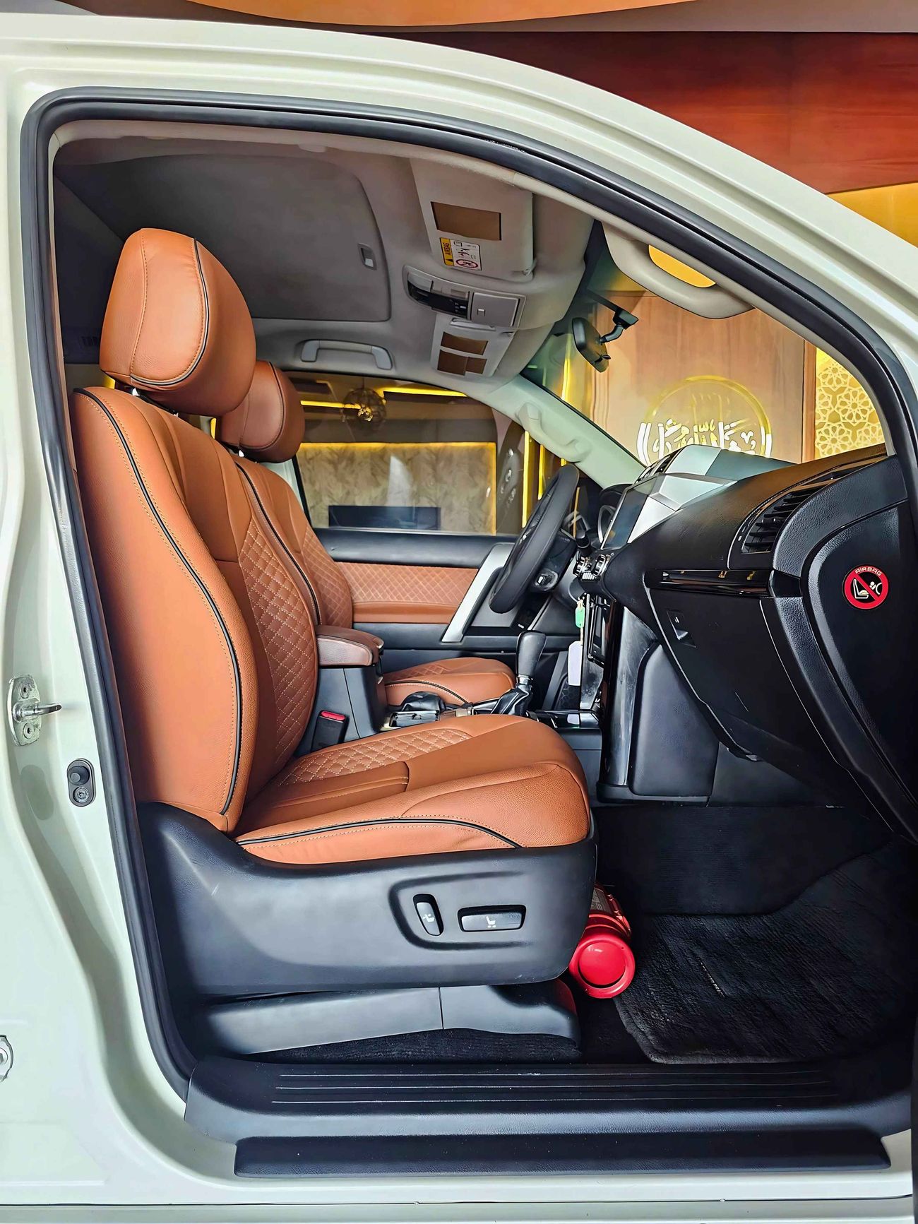 تويوتا برادو / VXR V4 2.7L / SUNROOF/ LEATHER / ELECTRIC SEATS/ DOWN TYRE / FULL OPTION / EXPORT ONLY /LOT#69094