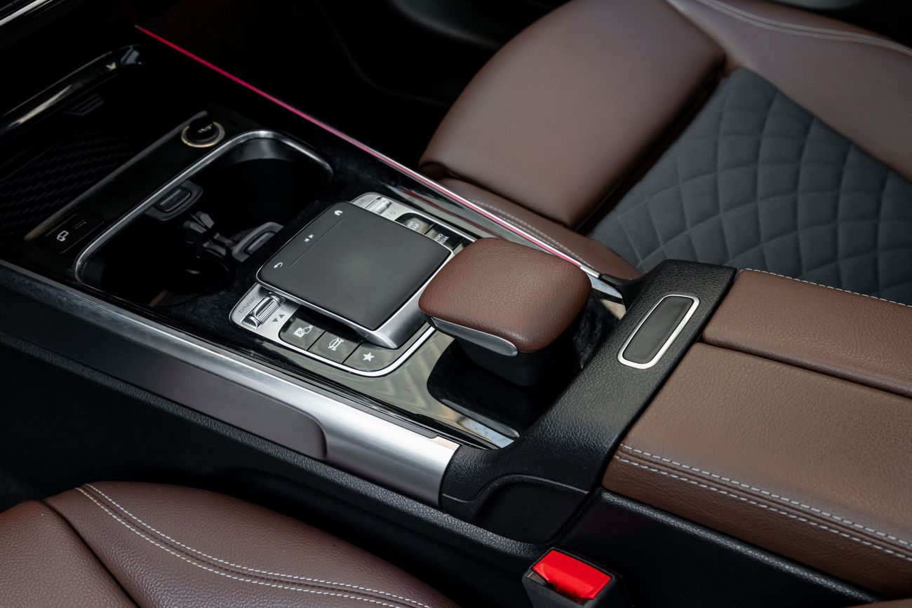 Mercedes-Benz GLB GLB 250 | 2,350 P.M | 0% Downpayment | Mercedes History | Warranty!