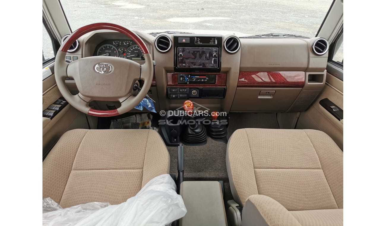 تويوتا لاند كروزر 70 4.5LDiesel, M/T,  Alloy Rims, Diff Lock, Rear Camera, 4WD (CODE # LX7603)