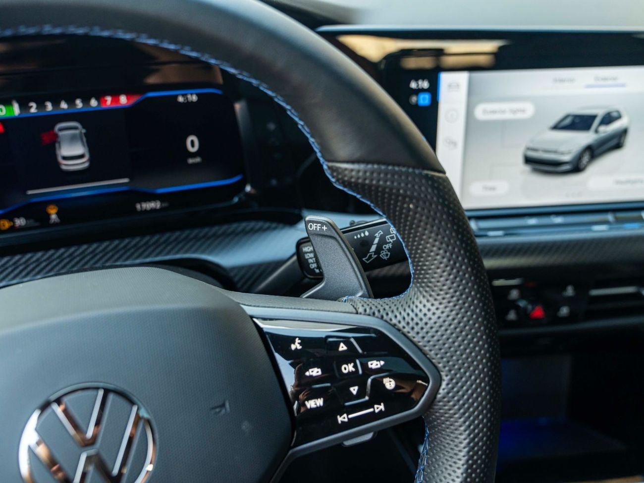 فولكس واجن جولف ار AED 2,595 PM • GOLF R • ONLY 17,000 KM • OFFICIAL VOLKSWAGEN WARRANTY UNTIL 07/2025 • CLEAN TITLE