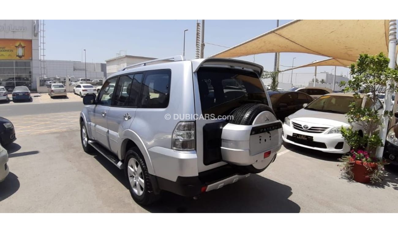 ميتسوبيشي باجيرو متسوبيشي باجيرو خليجي 3.8بحاله الوكاله لاتحتاج لا مصاريف بحاله بدون حوادث رقم واحد فتحه جلد حساسات ف