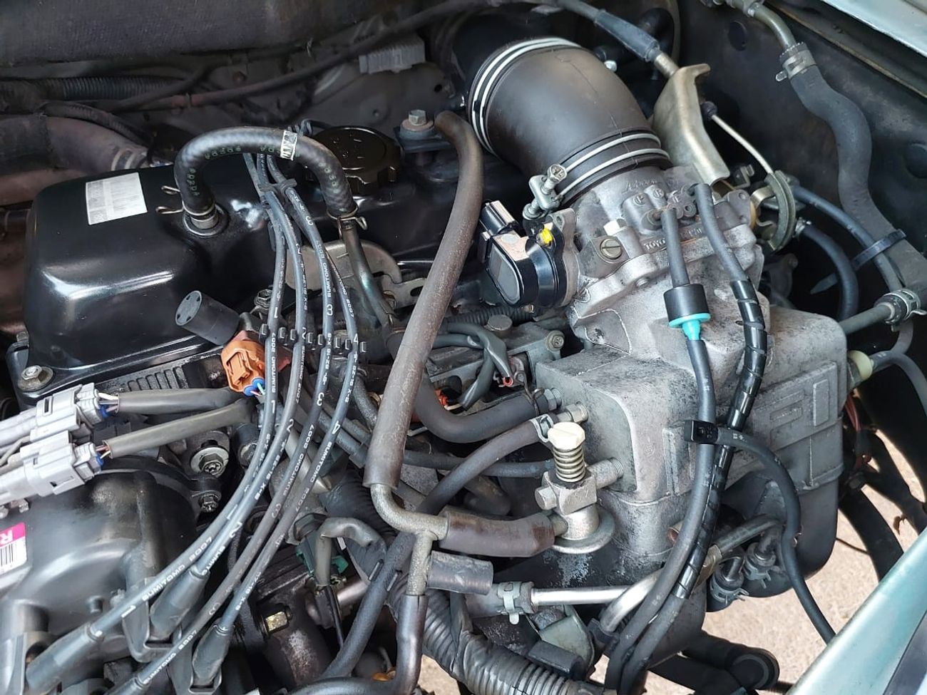 Toyota Hiace TOYOTA HIACE VAN RHD 2001 MODEL 2.0 L PETROL MANUAL(PM04631)