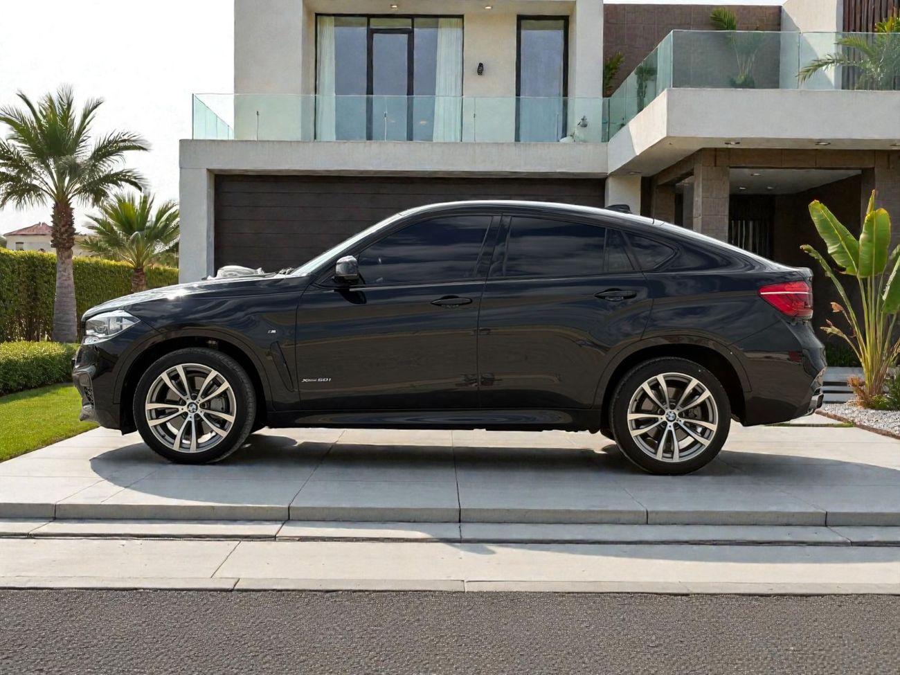 BMW X6 50i M Sport 4.4L xDRIVE50i M KIT TWIN TURBO | 4.4L V8 – 450 BHP | 2019 | JAPANESE SPECS | AED 2,780 