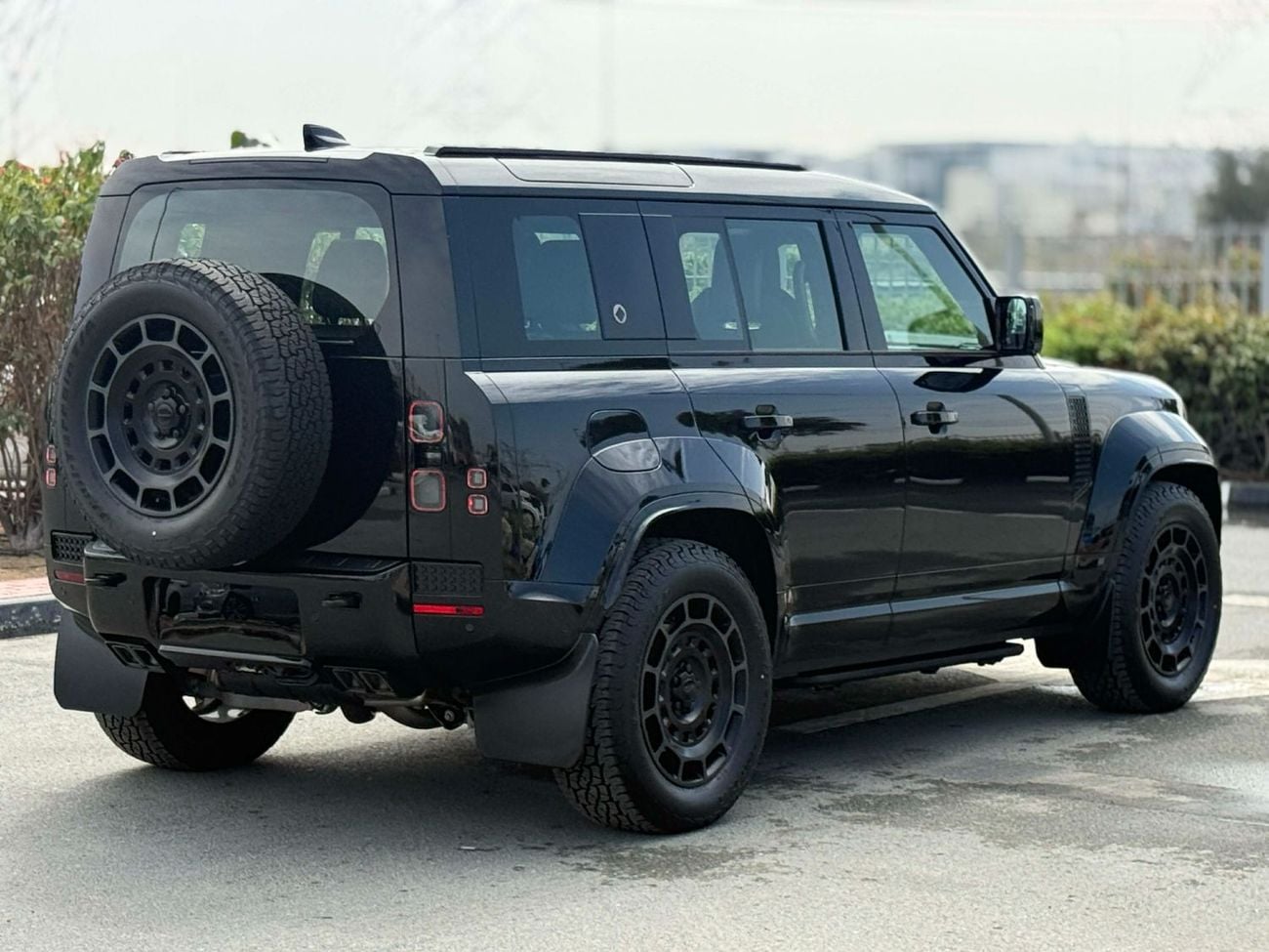 لاند روفر ديفندر GCC SPEC UNDER WARRANTY AND SERVICE