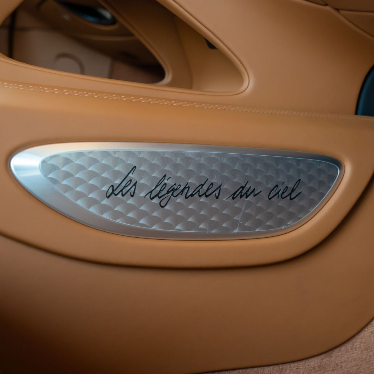 بوغاتي شيرون 2021 BUGATTI CHRION LES LEGANDS DU CIEL ( 1 OF 20 ) DONE 6000KM ( 4 YEARS WARRANTY+ SERVICE )