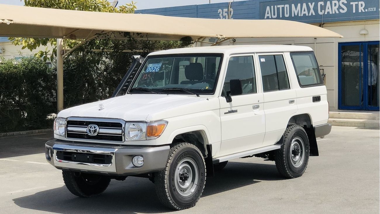 تويوتا لاند كروزر 70 4.2L DIESEL 6-CYLINDER  5-DOORS 2023