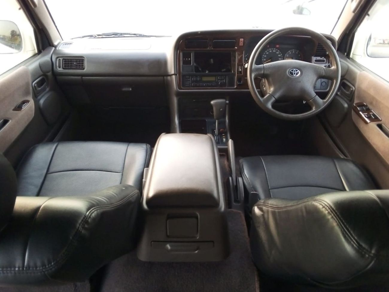 Toyota Hiace TOYOTA HIACE VAN RIGHT HAND DRIVE(PM31184)