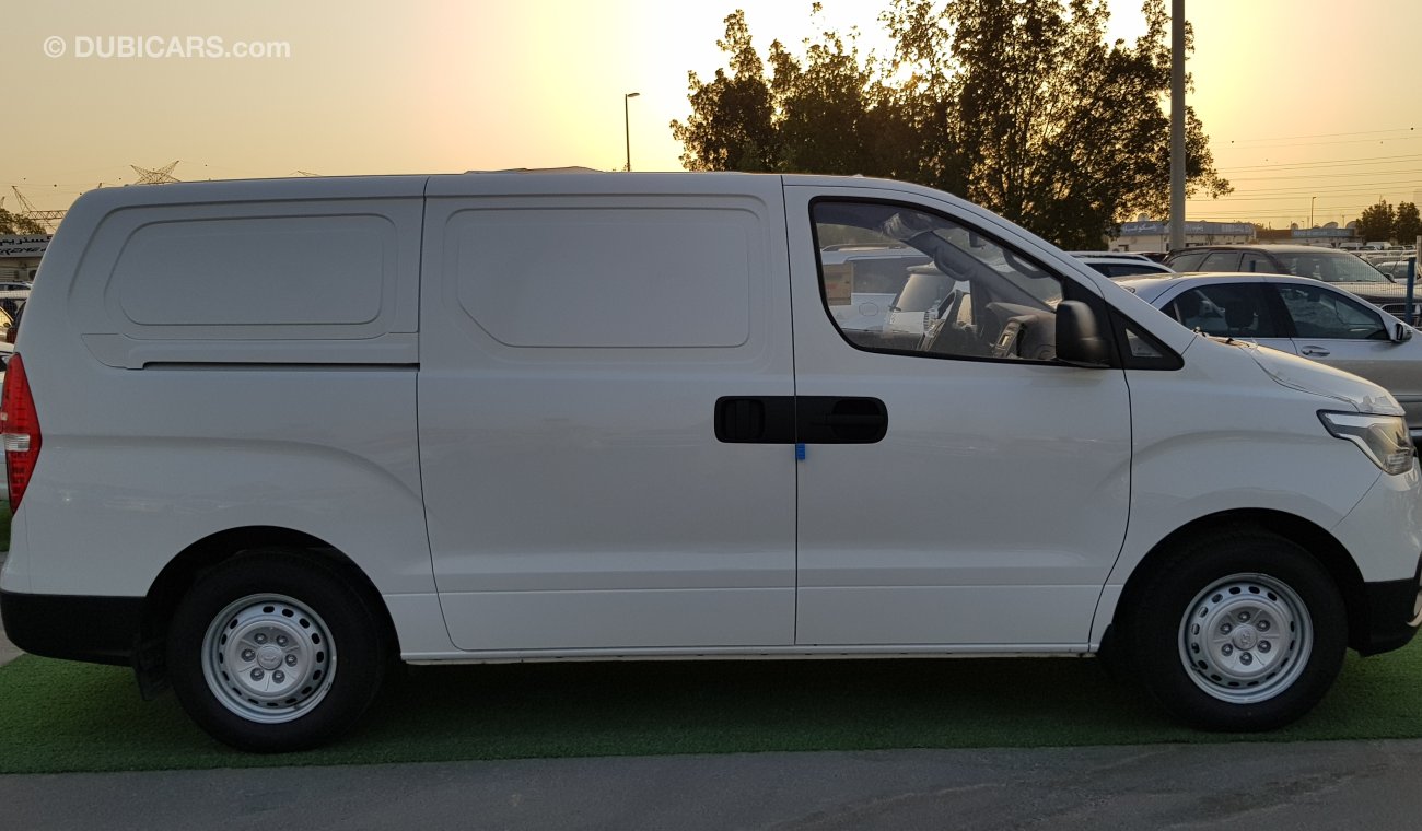 Hyundai H-1 HYUNDAI H1 PANEL VAN 2.4L M/T PTR