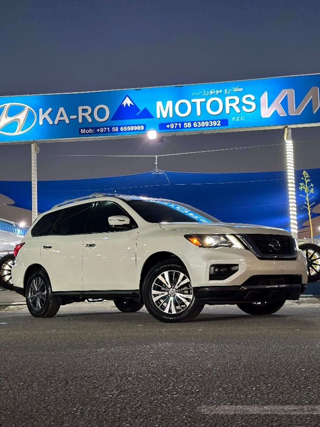 Nissan Pathfinder the car is in perfect condition, from the twentieth year, 4wd with an engine capacity of 3.5 360 cam