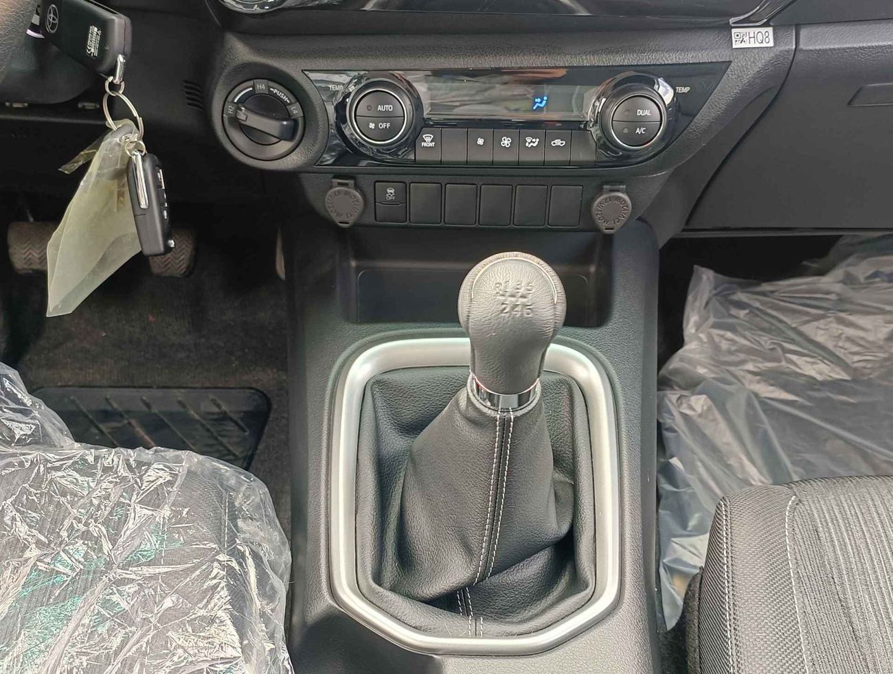 Toyota Hilux Wide Body, 2.4L Diesel, 4X4, M/T, Power lock / Windows / SPECIAL PROMOTION (CODE # HDDWMM2)