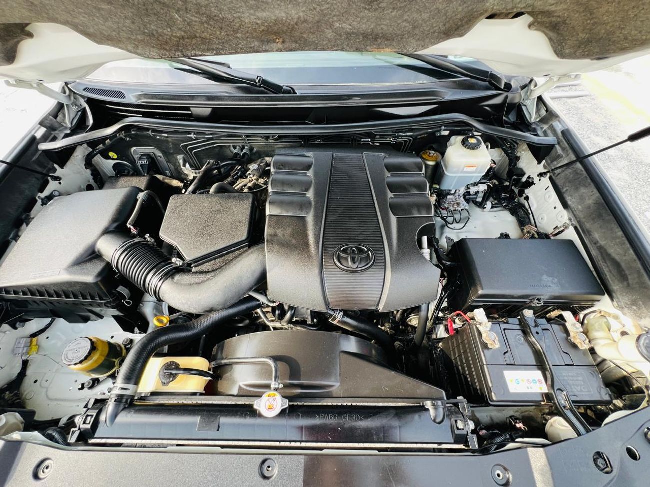 تويوتا لاند كروزر petrol 4.0 liter 2017 model left hand drive  only for export available