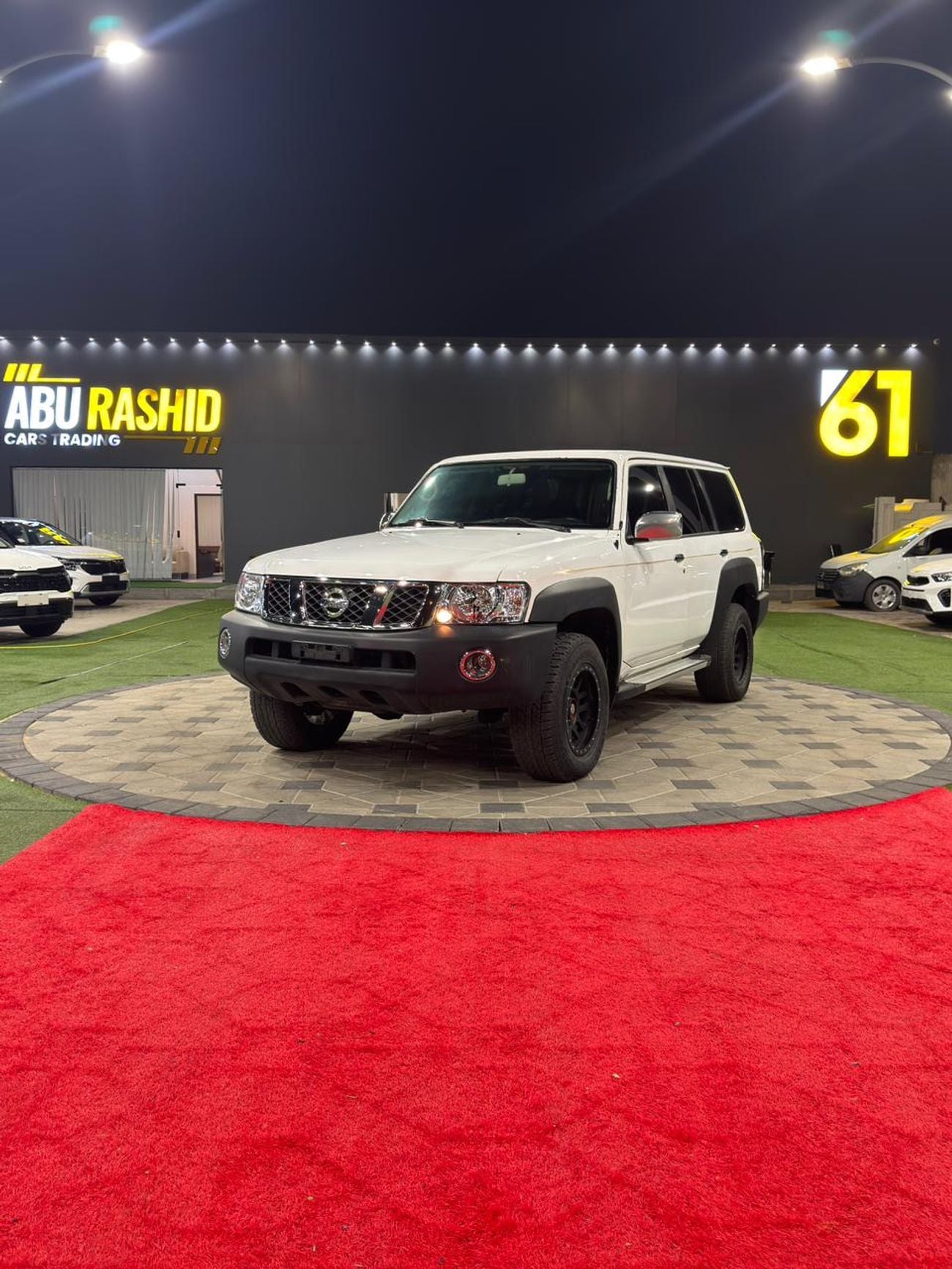 نيسان باترول GL 4.8L M/T (7 Seater)