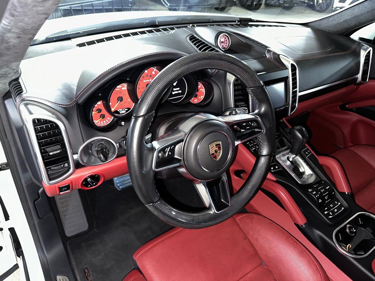 Porsche Cayenne Turbo S 4.8L (570 HP) 2016 | FULL SERVICE HISTORY | CARBON CERAMIC BRAKES (PCCB) | FULL SPEC!