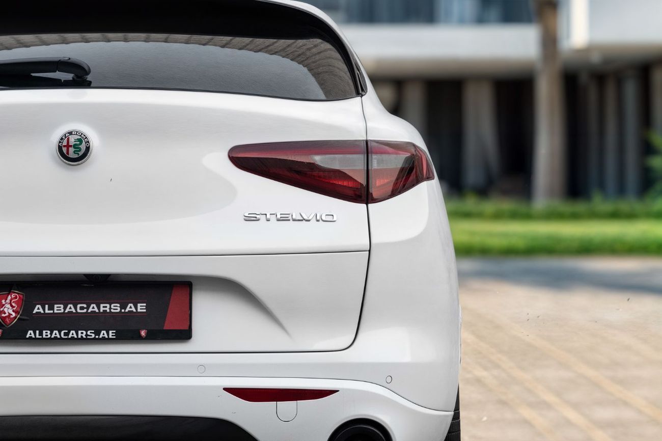 Alfa Romeo Stelvio Club Car  | 2,742 P.M | 0% Downpayment | Agency Warranty!