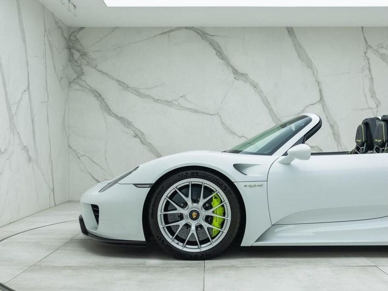 Porsche 918 Spyder 4.6 LEFT HAND DRIVE